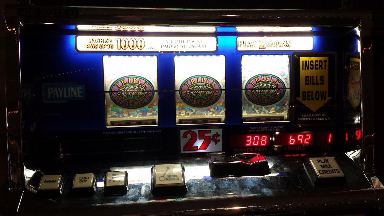 Live casino dealer table accessible from jljl33 login game lobby
